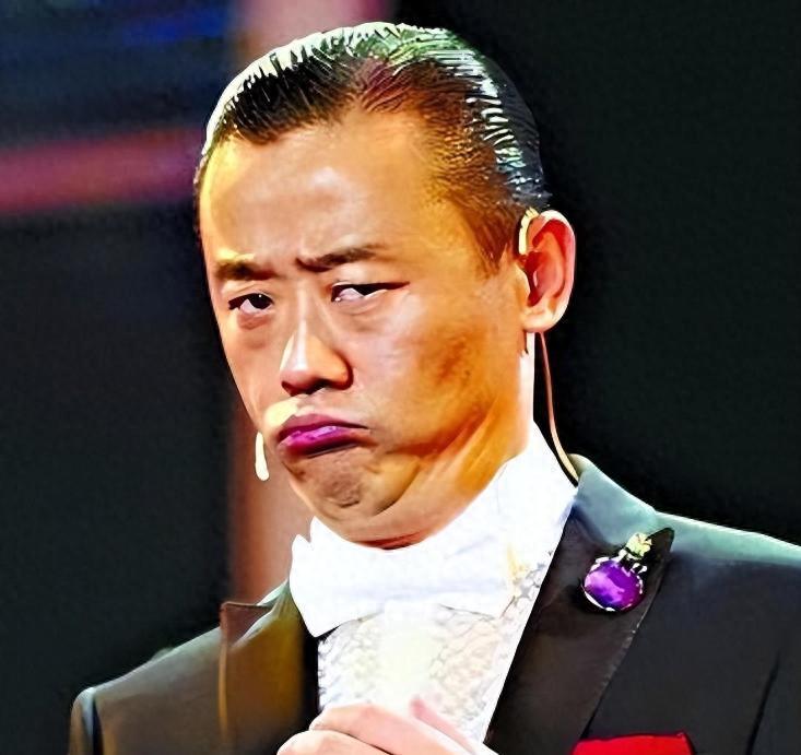 从万人捧到人人骂，“消失”已久的周立波，早走上一条“不归路”
