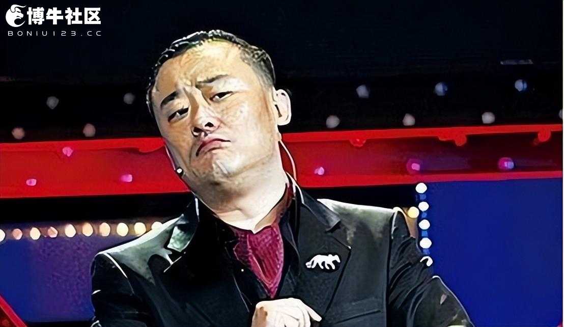 从万人捧到人人骂，“消失”已久的周立波，早走上一条“不归路”
